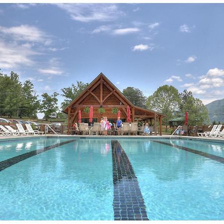 Gypsy Road - Privacy! Log Cabin With Hot Tub, Wifi, Directv And Arcade Sevierville Exterior photo