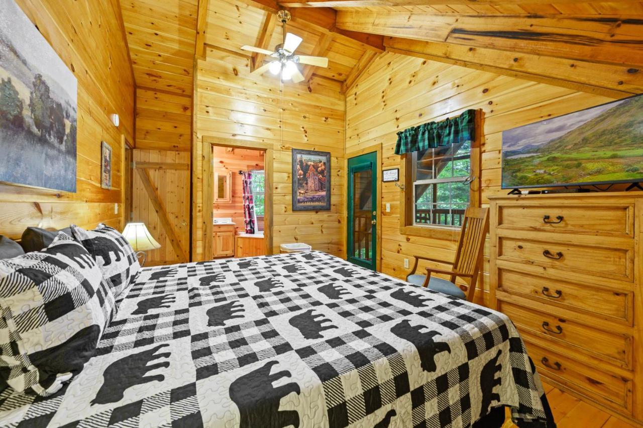 Gypsy Road - Privacy! Log Cabin With Hot Tub, Wifi, Directv And Arcade Sevierville Exterior photo