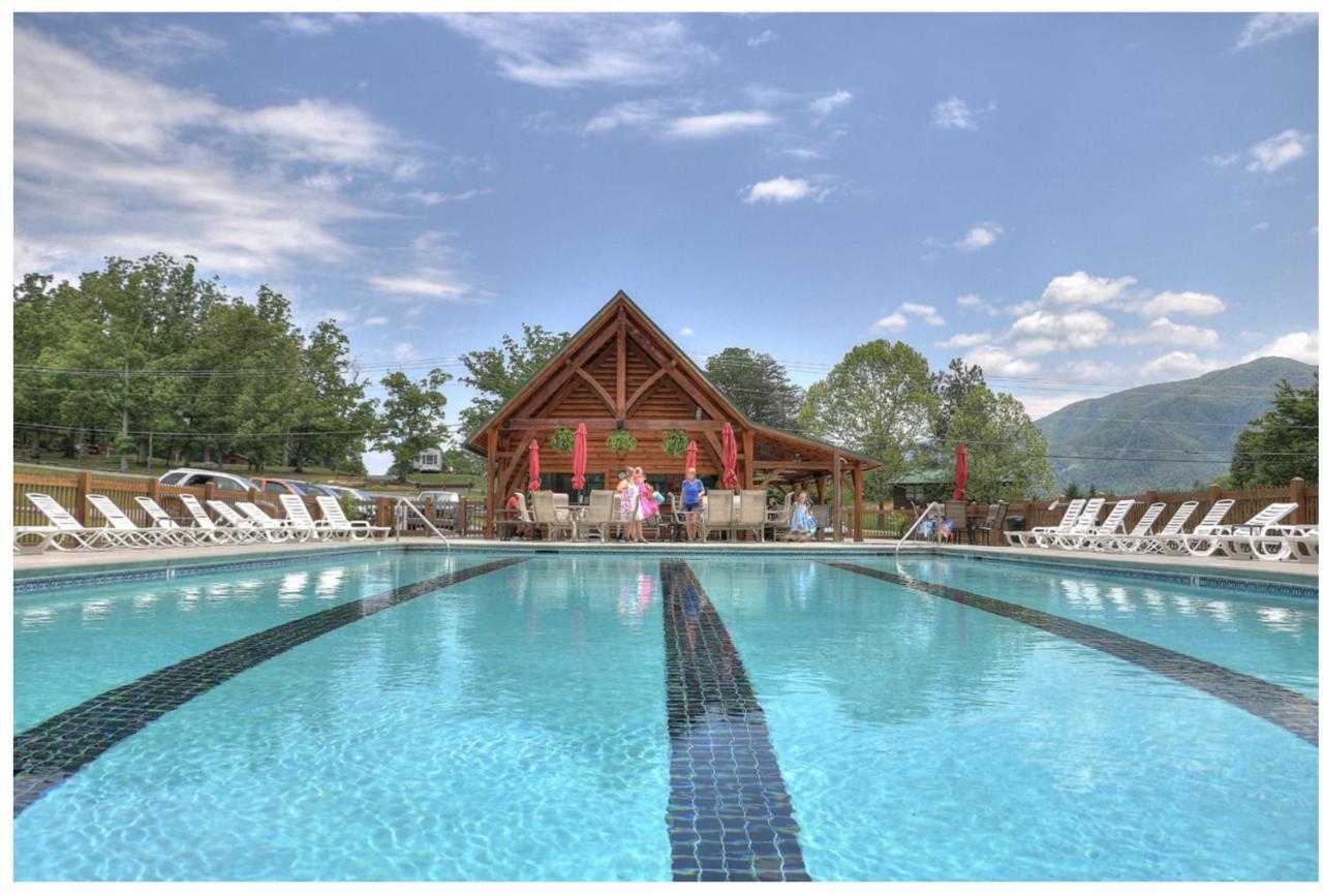 Gypsy Road - Privacy! Log Cabin With Hot Tub, Wifi, Directv And Arcade Sevierville Exterior photo
