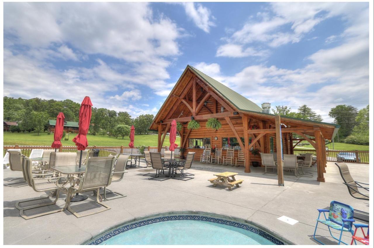Gypsy Road - Privacy! Log Cabin With Hot Tub, Wifi, Directv And Arcade Sevierville Exterior photo